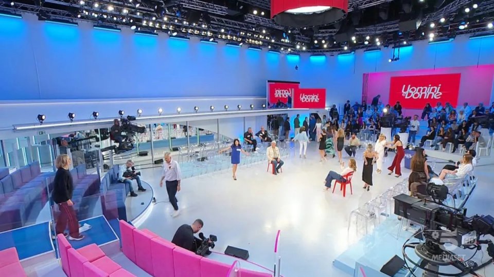 Uomini E Donne Studio Vuoto
