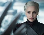 Il Trono di Spade, Emilia Clarke chiarisce le voci sul salario delle star: 'Fossero vere, avrei 2 Porsche!'
