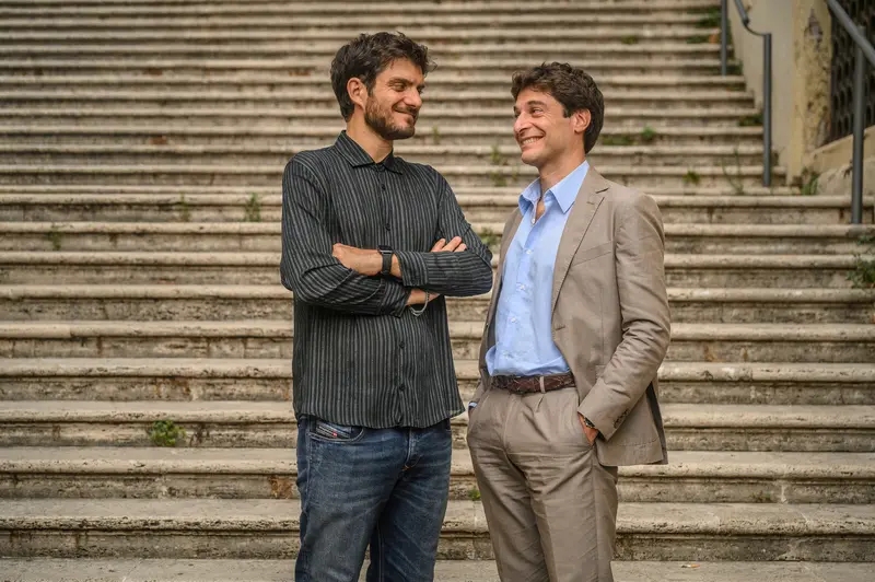 Innamorarsi E Altre Pessime Idee Roma Accoglie La Rom Com Con Lino Guanciale 1 1779896411