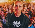 Zerocalcare come una rockstar: ode all’autore romano e i suoi Due Spicci