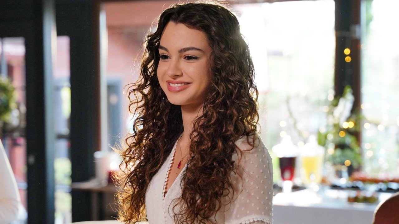 Su Burcu Yazgı Coşkun interpreta Canfeza
