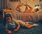 Le bambine, recensione: il grido di rabbia delle sorelle Bertani in un'opera dirompente