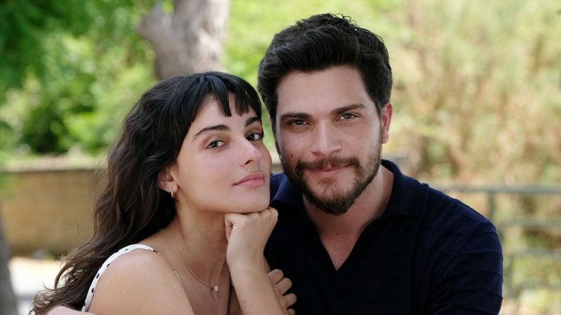 Diversi come due gocce d'acqua: stasera in TV su Rai 1 il film con Alessio Lapice e Chiara Celotto