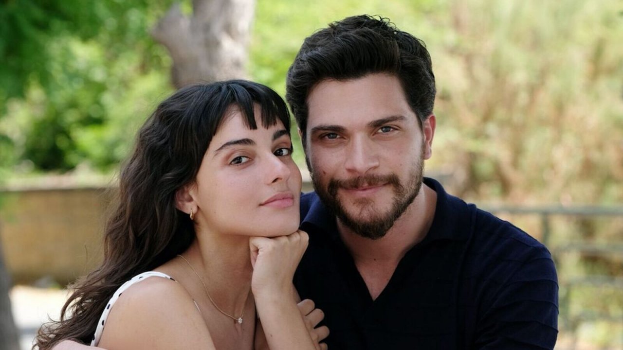 Diversi come due gocce d'acqua: stasera in TV su Rai 1 il film con Alessio Lapice e Chiara Celotto