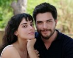 Diversi come due gocce d'acqua: stasera in TV su Rai 1 il film con Alessio Lapice e Chiara Celotto