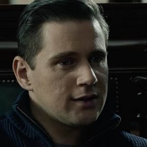 Allen Leech è Richard Addison