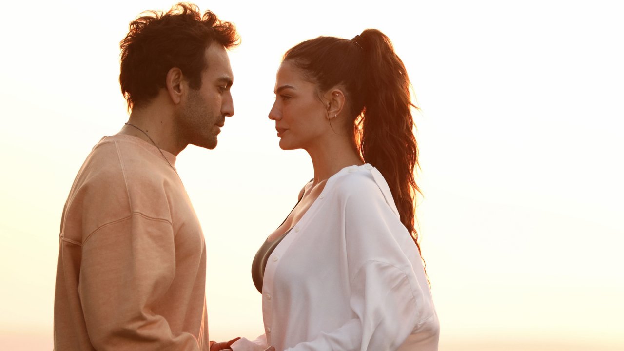 Demet Özdemir torna con Atto d'infedeltà: da oggi su Mediaset Infinity la nuova serie turca