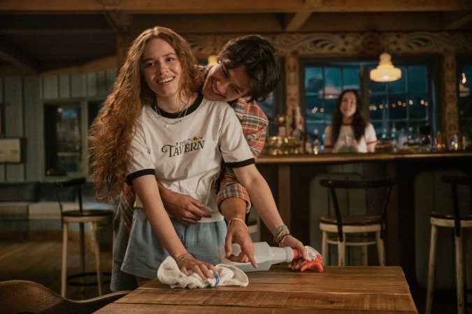 Un anno dopo l’altro, recensione: Il nuovo romance tra rimpianti ed estati indimenticabili