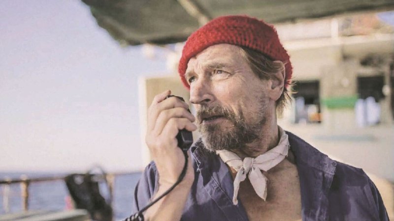 Stasera su Rai 4 L'ultimo respiro – Trappola negli abissi: trama e cast dello shark-movie