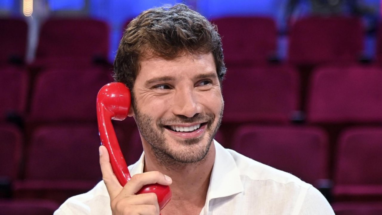 Affari Tuoi, ancora stop per Stefano De Martino: la nuova programmazione del game show di Rai 1