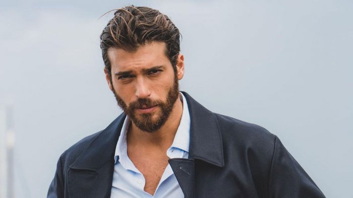 Can Yaman ha un grande complesso fisico perché neanche lui è perfetto