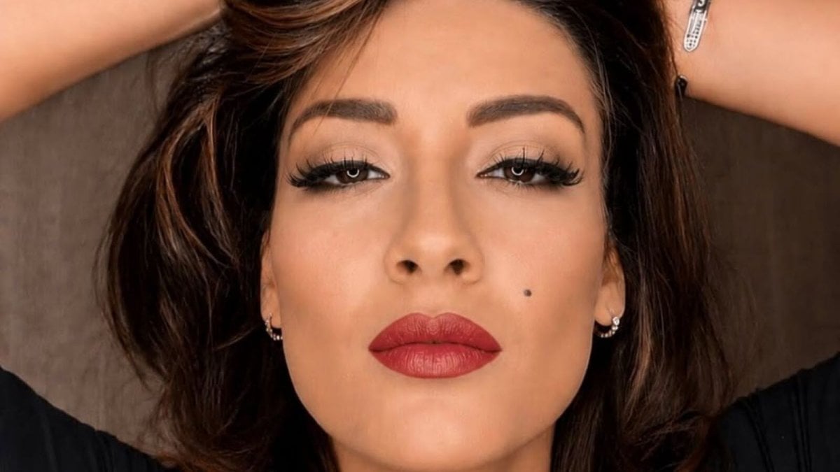 alessandra mussolini attacca francesca manzini sulle foto ritoccate la replica stacci da Movieplayer.it alessandra mussolini attacca francesca manzini sulle foto ritoccate la replica stacci