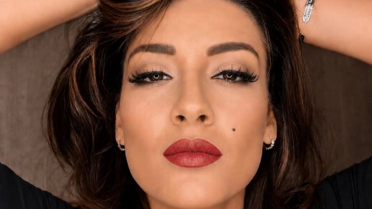 Alessandra Mussolini attacca Francesca Manzini sulle foto ritoccate, la replica "Stacci"