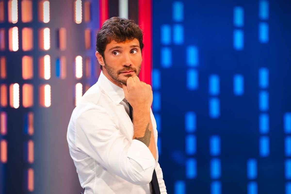 sanremo 2027 stefano de martino travolto da 500 brani per il festival da Movieplayer.it sanremo 2027 stefano de martino travolto da 500 brani per il festival