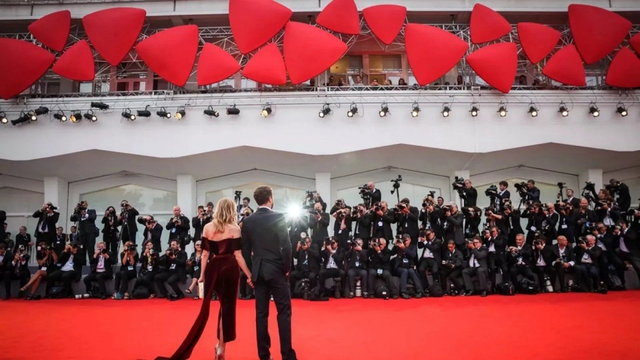 Venezia 2026 tra The Social Reckoning e Here comes the Flood: ecco i film che conquisteranno il Lido