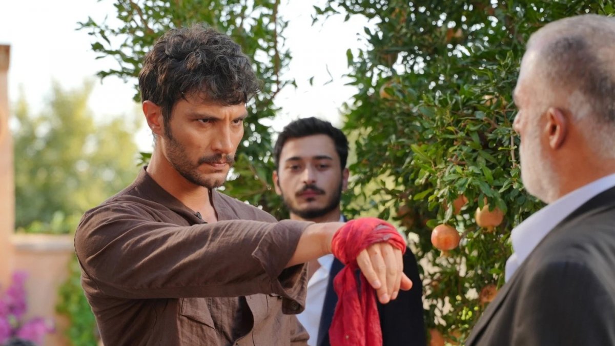 l erede su canale 5 anticipazioni del 19 giugno serhat subisce un attentato da Movieplayer.it l erede su canale 5 anticipazioni del 19 giugno serhat subisce un attentato