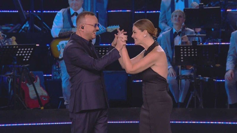 Gigi e Vanessa - Insieme torna stasera su Canale 5 in replica: chi ci sarà nello show