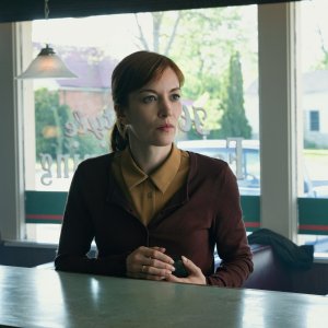 Ovunque tu sia: Britt Lower in una scena della serie Netflix