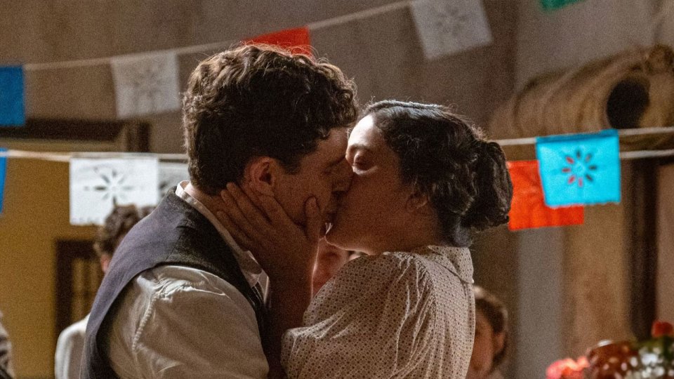 Tono Enora Bacio