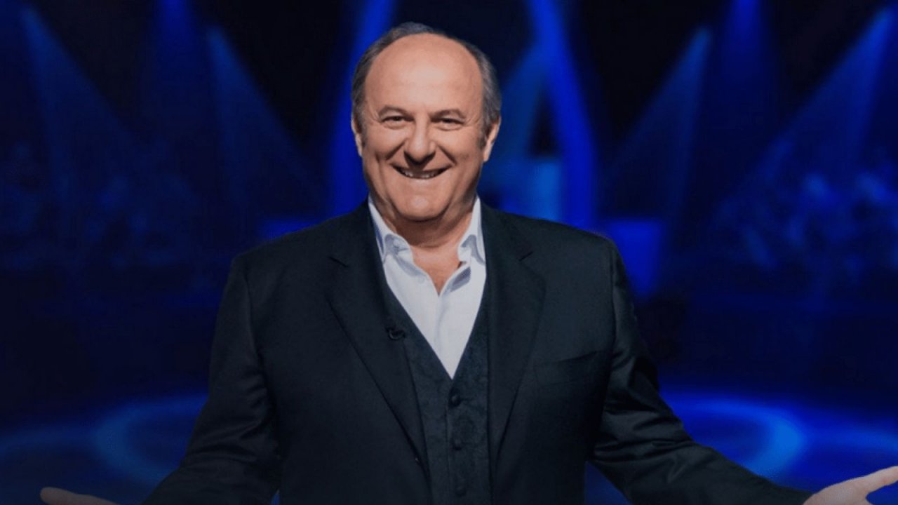 “Fateci finire alle 21:30”: Gerry Scotti e Stefano De Martino accendono la polemica TV