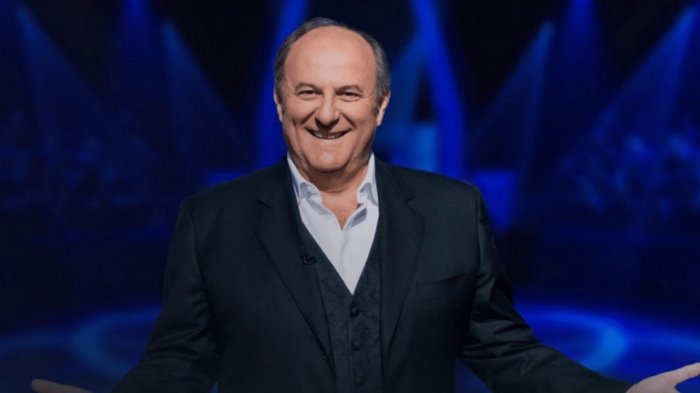 “Fateci finire alle 21:30”: Gerry Scotti e Stefano De Martino accendono la polemica TV