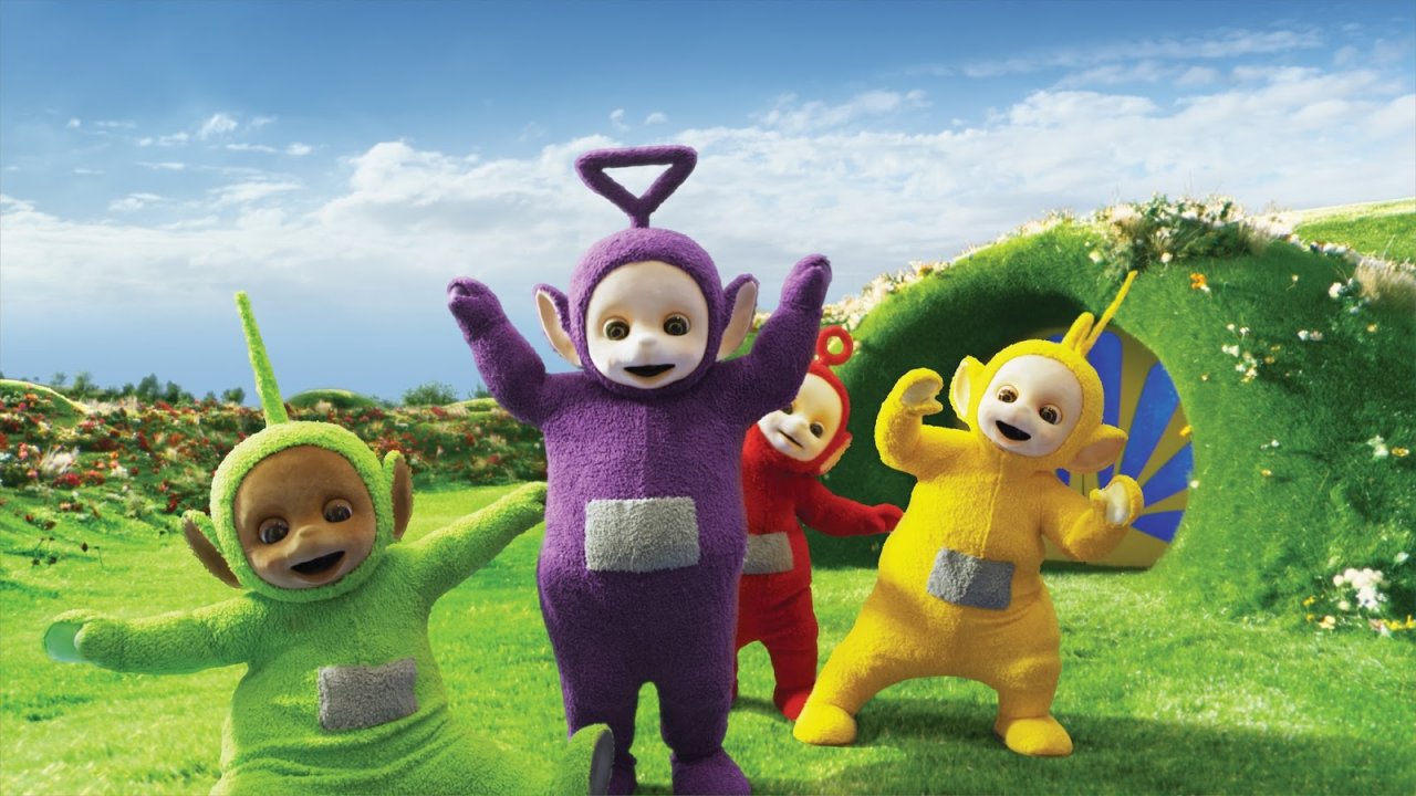 I Teletubbies a favore dei diritti LGBTQ+: sfilano al Pride di Cannes tra drag queen e Britney Spears