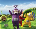 I Teletubbies a favore dei diritti LGBTQ+: sfilano al Pride di Cannes tra drag queen e Britney Spears