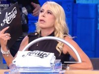 Amici: addio Anna Pettinelli? Spunta un nuovo show di su Rai 1 nel suo futuro