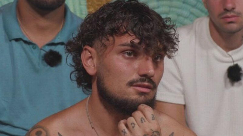 Giovanni di Temptation Island torna a vendere brioche per strada dopo le accuse di Sabrina