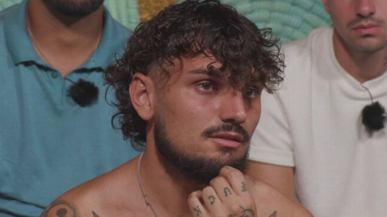 Giovanni di Temptation Island torna a vendere brioche per strada dopo le accuse di Sabrina