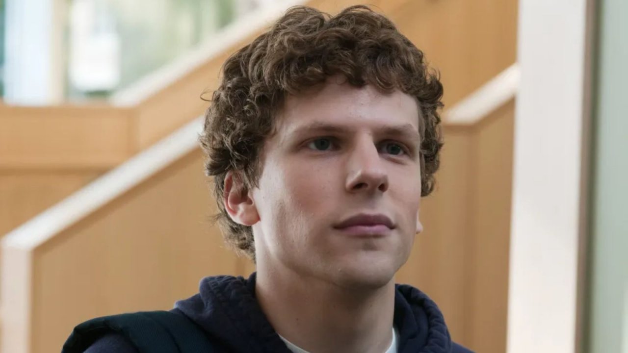 Jesse Eisenberg ha "tradito l'America" rifiutando il ruolo in The Social Reckoning