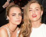 Cara Delevingne conferma la relazione con Amber Heard durante il divorzio da Johnny Depp