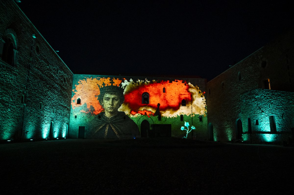 tra cinema e videomapping nicola ragone e isabella ragonese insieme per federico ii da Movieplayer.it tra cinema e videomapping nicola ragone e isabella ragonese insieme per federico ii