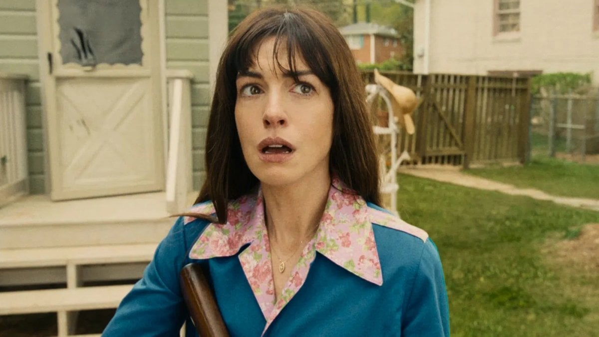 la fine di oak street i nuovi poster mostrano ewan mcgregor e anne hathaway nel regno dei dinosauri da Movieplayer.it la fine di oak street i nuovi poster mostrano ewan mcgregor e anne hathaway nel regno dei dinosauri