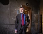 Vincenzo Malinconico 3, le novità: lo studio in spiaggia e meno crime, più famiglia