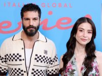 Özge Gürel e Serkan Çayoğlu accolti da un bagno di folla a Rimini: le foto più belle della coppia