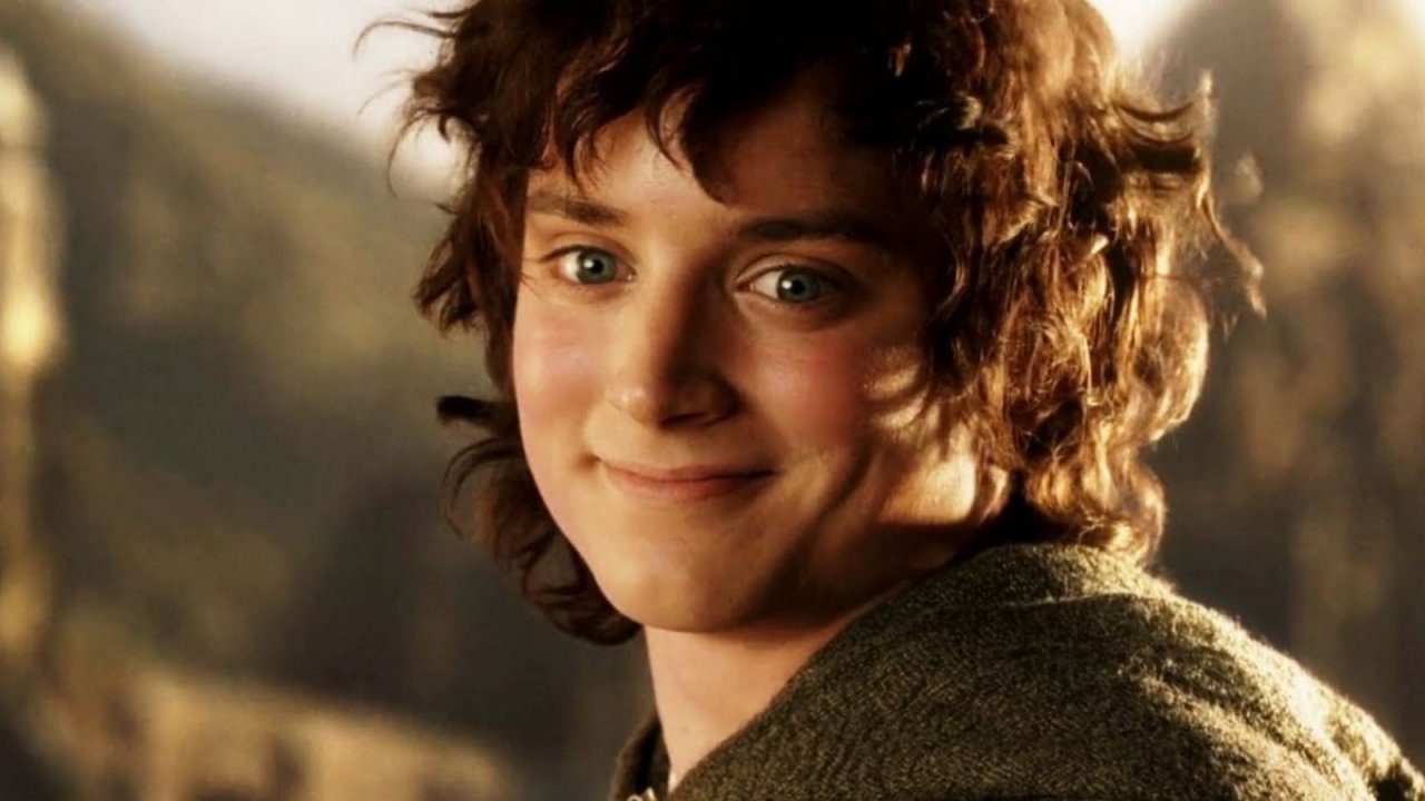 Il Signore degli Anelli: il nuovo film di Stephen Colbert è ancora in alto mare, parola di Elijah Wood