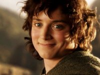 Il Signore degli Anelli: il nuovo film di Stephen Colbert è ancora in alto mare, parola di Elijah Wood