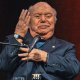 Lino Banfi oggi: i 90 anni, la svolta con Papa Francesco e il sogno di Un medico in famiglia