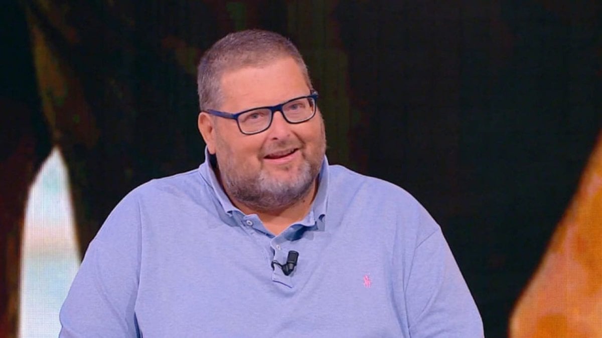 mario adinolfi arrestato le accuse all ex concorrente dell isola dei famosi da Movieplayer.it mario adinolfi arrestato le accuse all ex concorrente dell isola dei famosi