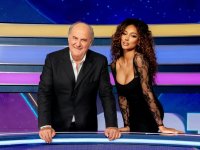 La ruota della fortuna in onda per tutto agosto, ma Enrico Papi non cambia 'casa': cosa succede a Mediaset