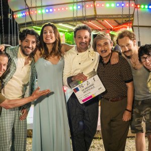 Un weekend artificiale: la prima immagine dal set