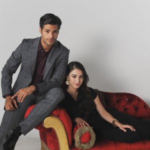 Özge Gürel e Serkan Çayoğlu in Cherry Season