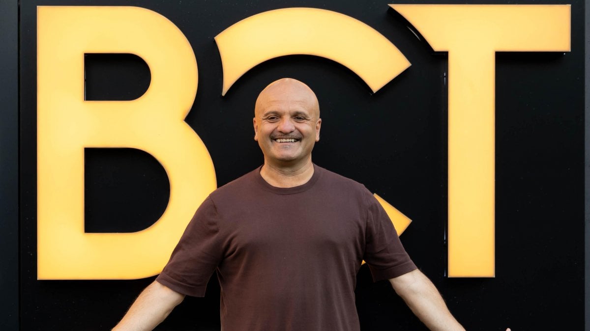 peppe iodice a lezione di comicit224 partenopea per me la libert224 232 tutto da Movieplayer.it peppe iodice a lezione di comicit224 partenopea per me la libert224 232 tutto