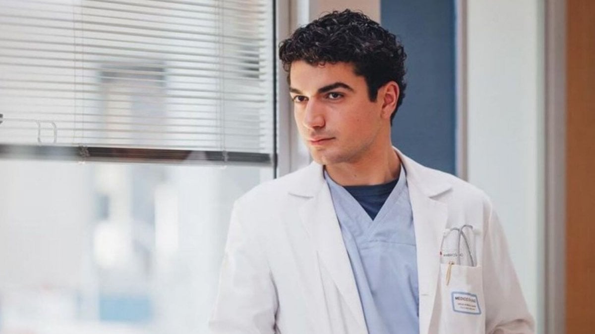 doc nelle tue mani 3 giacomo giorgio ha dovuto rifare una scena 20 volte per colpa di un collega dispettoso da Movieplayer.it doc nelle tue mani 3 giacomo giorgio ha dovuto rifare una scena 20 volte per colpa di un collega dispettoso
