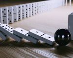Effetto Domino è il docu-reality Mediaset che ci spiega perchè neppure l'invidia è un'emozione negativa