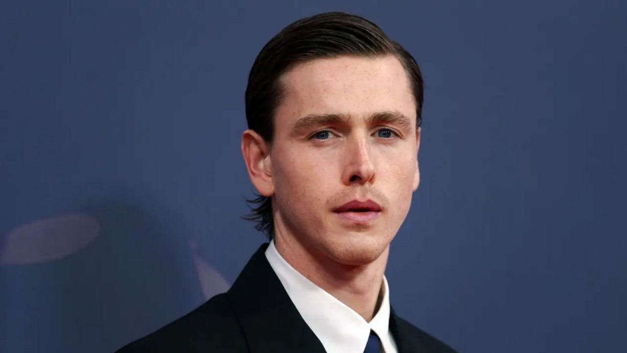 Harris Dickinson non sarà il nuovo James Bond, ma questo ci dà importanti indizi sul prossimo 007