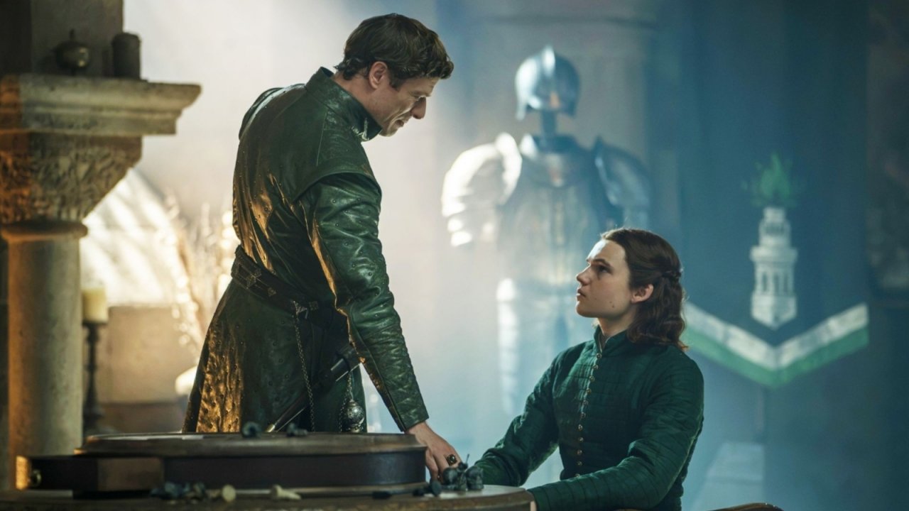 James Norton e Benjamin Evan Ainsworth nell'episodio Mai inchinati e mai piegati