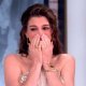 Anne Hathaway piange in diretta TV per ciò che Whoopy Goldberg ha detto di lei e della sua Penelope
