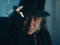Johnny Depp sorprende il Comic-Con vestendo i panni di Ebenezer Scrooge: ecco il suo nuovo film